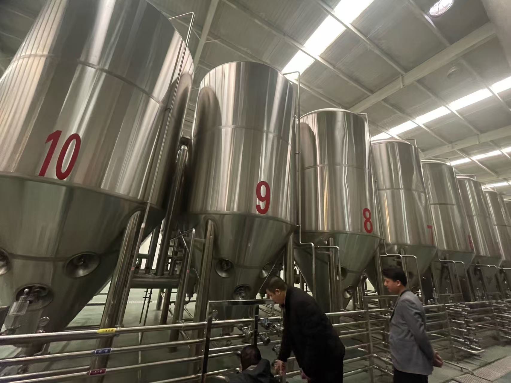 乐平精酿啤酒设备厂—平面布置、设备设计、制造、调试、培训等一条龙服务